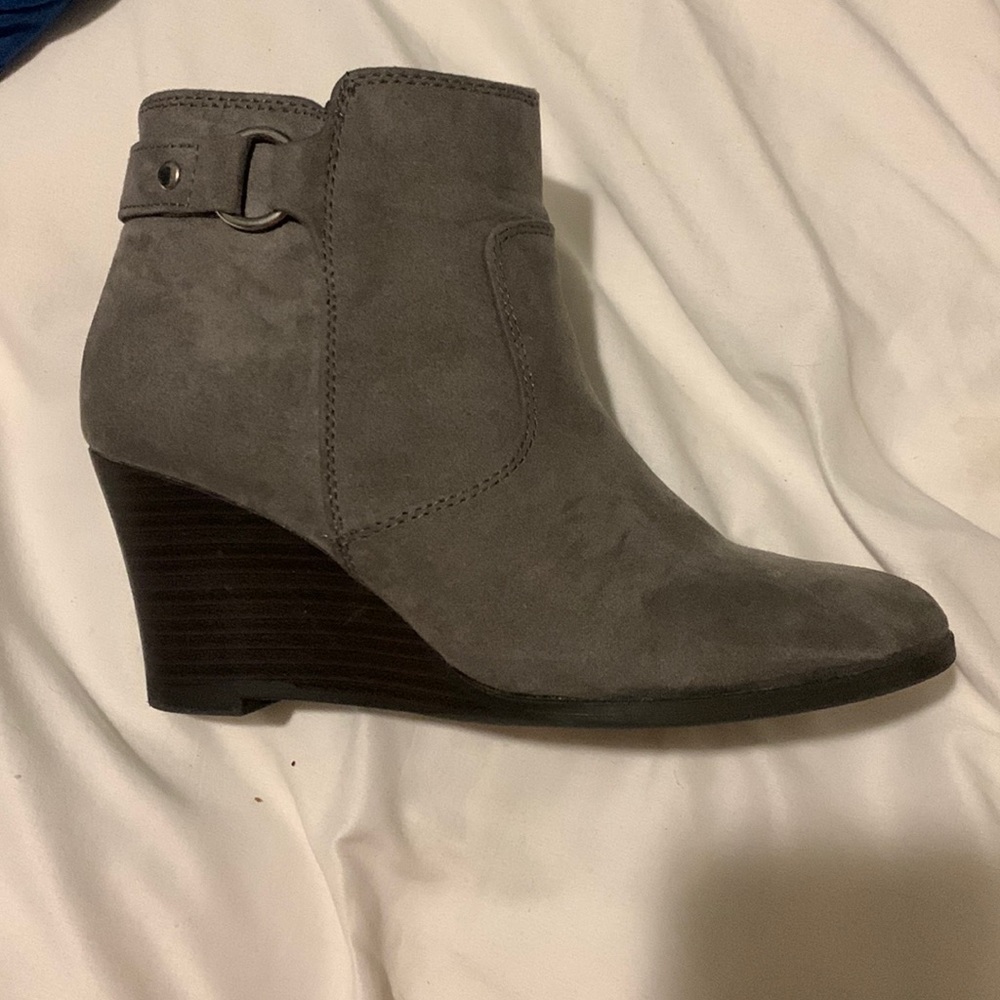 Gray wedge heels